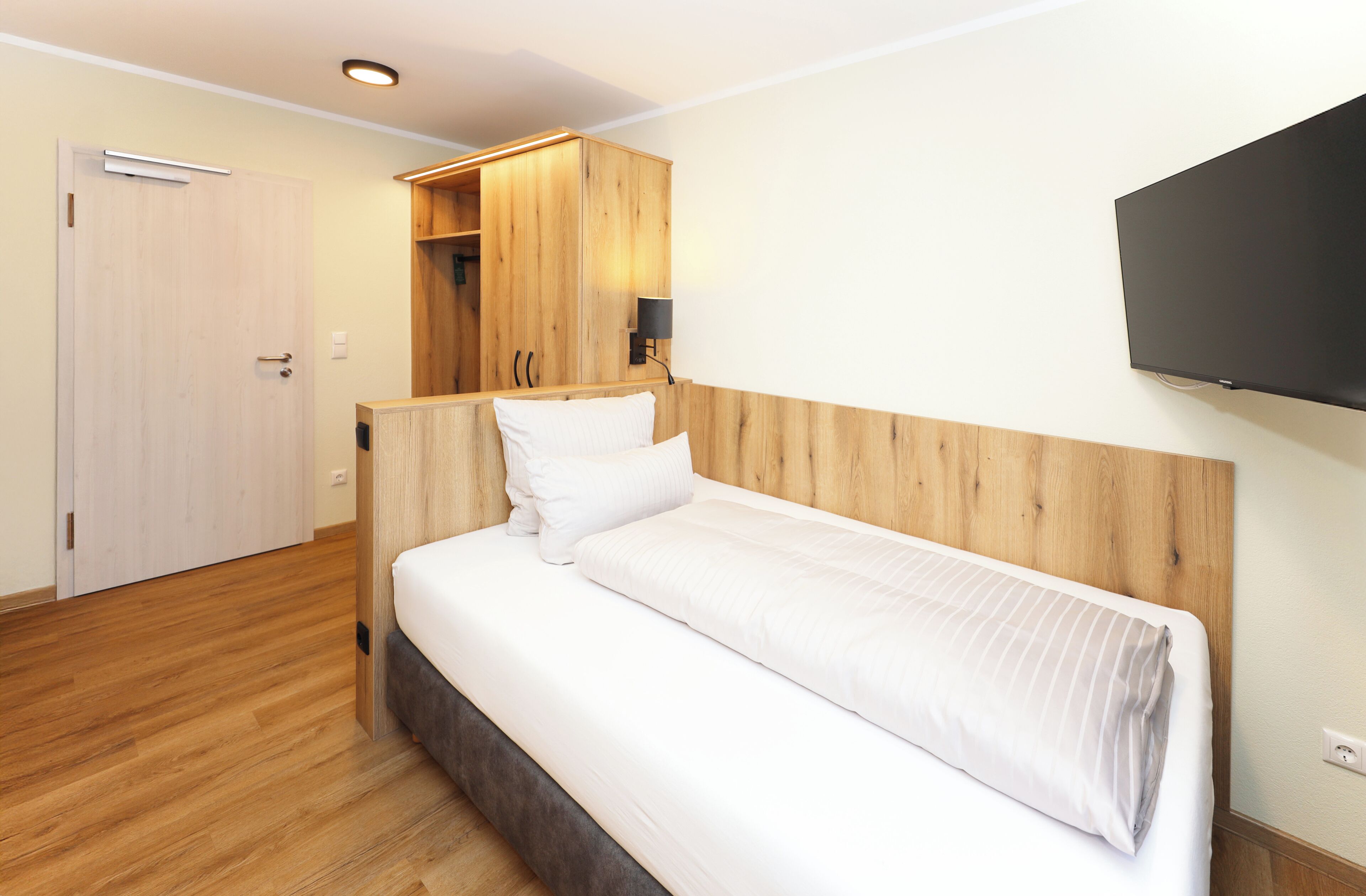 Habitación individual Confort | Ropa de cama hipoalergénica y caja de seguridad en la habitación 