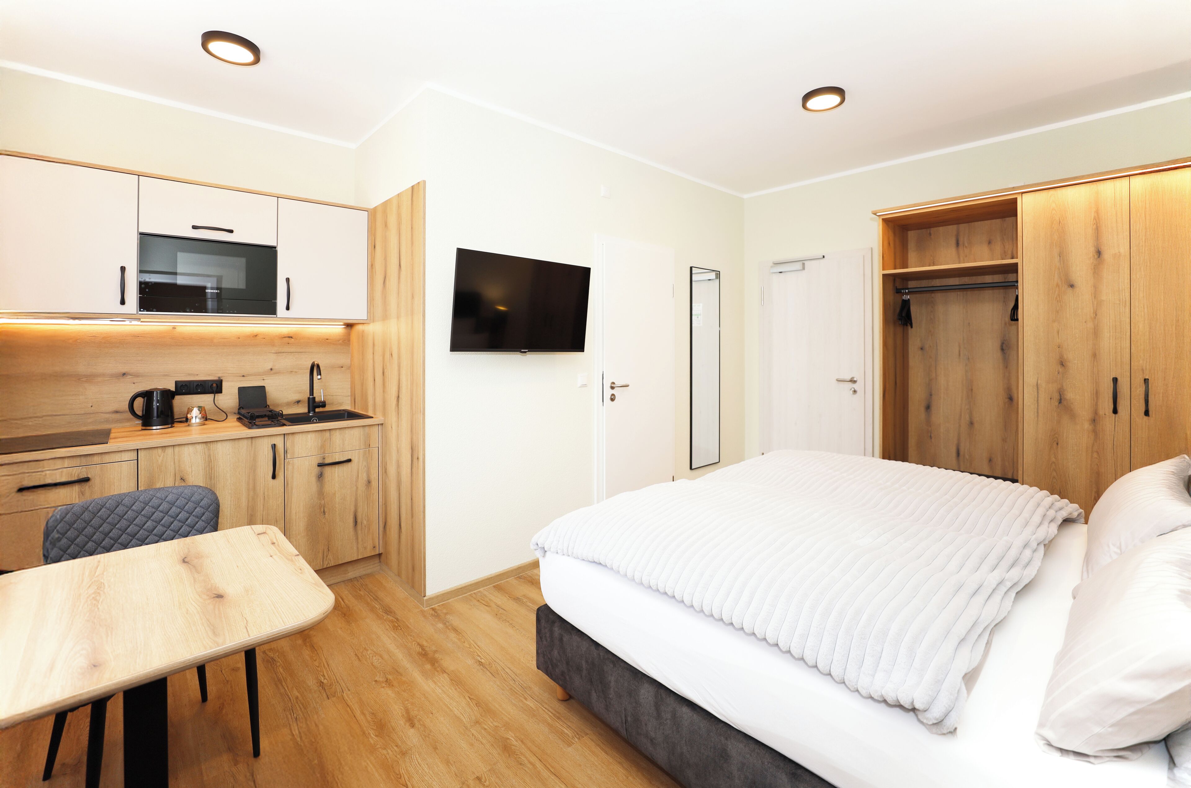 Habitación clásica | Cocina privada | Refrigerador, parrilla de estufa, periquera y utensilios de cocina 