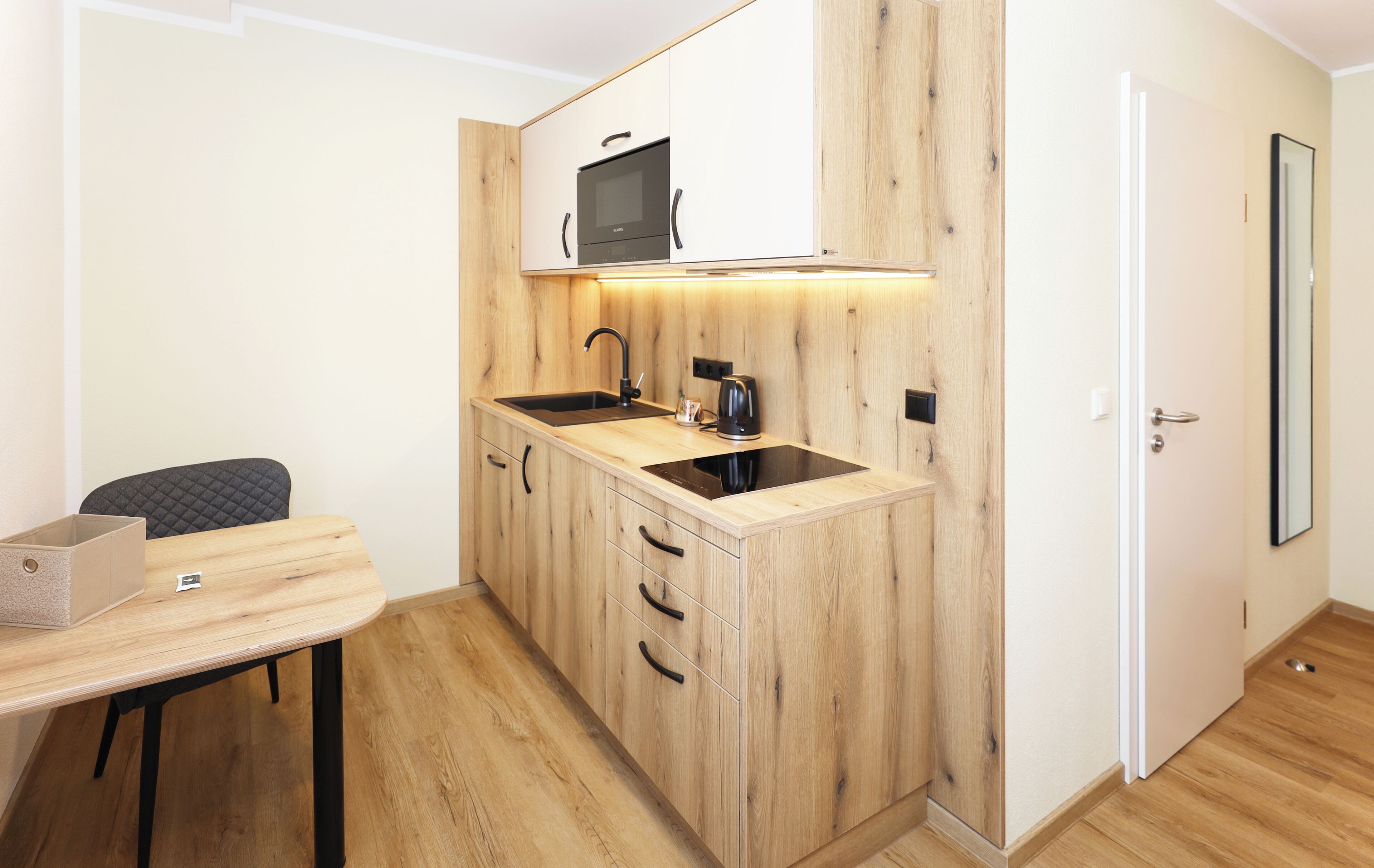 Comfort-Einzelzimmer | Essbereich im Zimmer