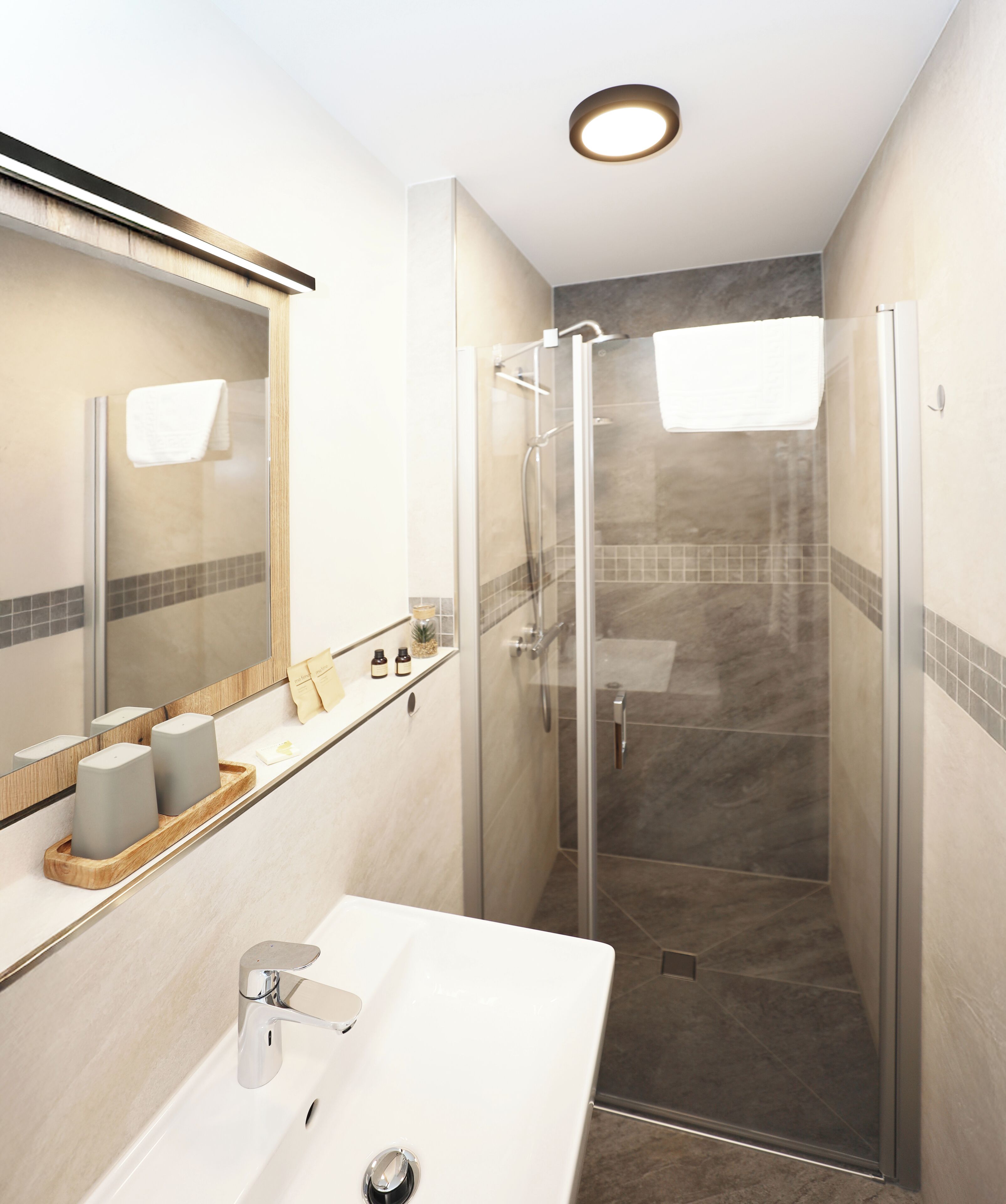 Een douche, gratis toiletartikelen, een haardroger, pantoffels