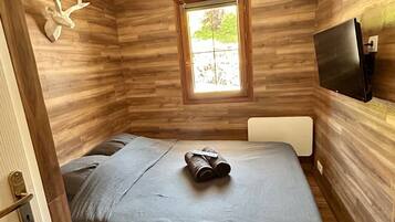 1 chambre, lit parapluie, Wi-Fi gratuit, draps fournis
