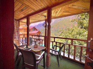 Appartement Duplex Classique, balcon, vue colline | Terrasse/Patio