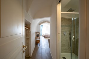 Dusche, Haartrockner, Bidet, Handtücher