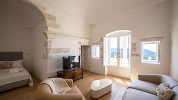 Een televisie en tafelvoetbal