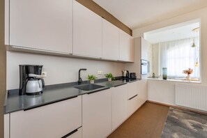 冰箱、微波炉、烤箱、炉灶