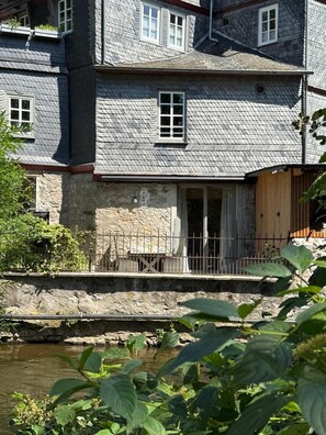 Mühlbach-Traum mit Lahnrauschen (Apartment 11) | Terrasse/Patio