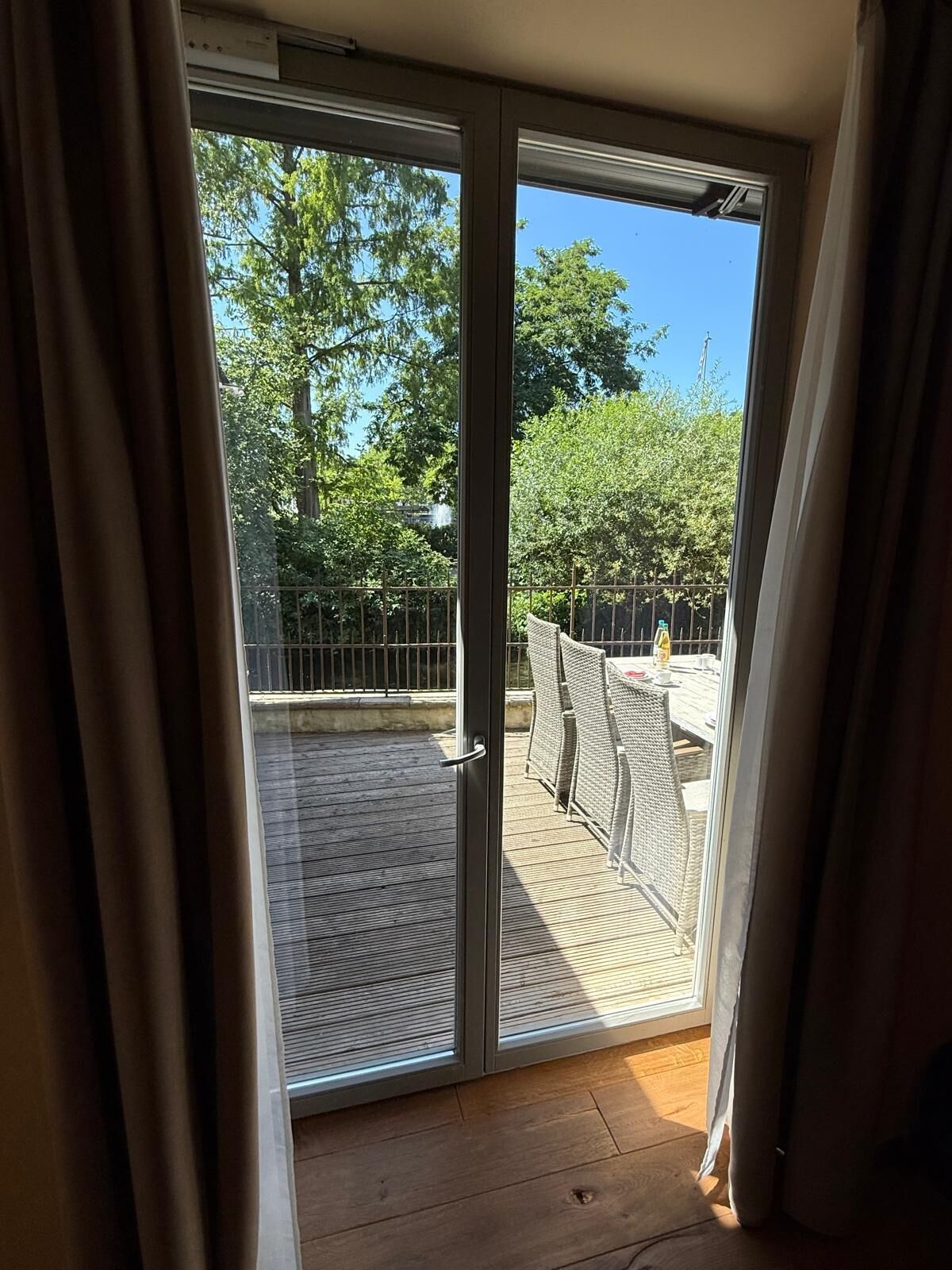 Mühlbach-Traum mit Lahnrauschen (Apartment 11) | ลานระเบียง/นอกชาน