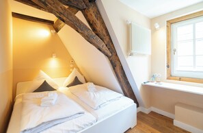 Laufbursche (Zimmer 52) | In-room safe, soundproofing, free WiFi, bed sheets