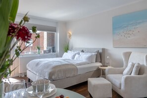 1 bedroom, WiFi, bed sheets - Daylight - Modern 1 room corner apartment on the beach with balcony and parking space (Sylt)