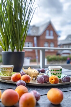 Unclassified image, 2 of 43, button