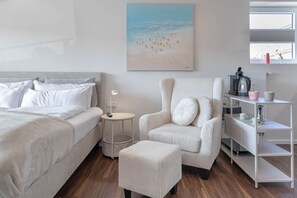 1 bedroom, WiFi, bed sheets - Daylight - Modern 1 room corner apartment on the beach with balcony and parking space (Sylt)