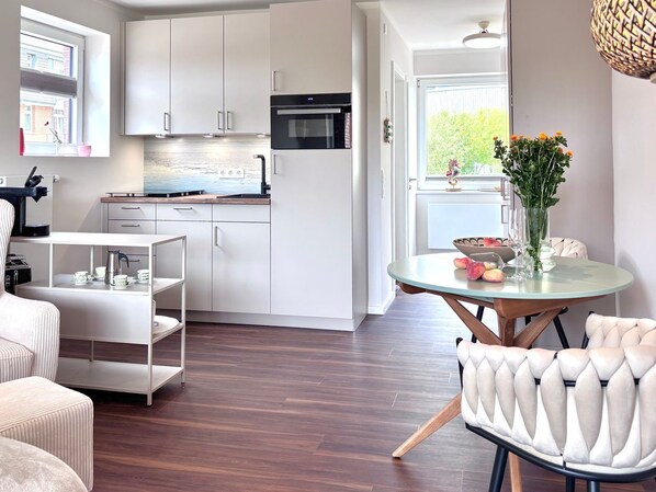 Fridge, microwave, dishwasher, coffee/tea maker