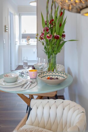 Unclassified image, 3 of 43, button