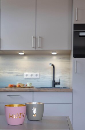 Kühlschrank, Mikrowelle, Geschirrspüler