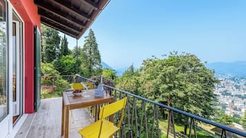 Standard House, Multiple Bedrooms, 2 Bathrooms, Mountainside (Family Villa - Casa Nido - Panoramica) | Outdoor dining