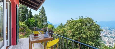 Standard House, Multiple Bedrooms, 2 Bathrooms, Mountainside (Family Villa - Casa Nido - Panoramica) | Outdoor dining
