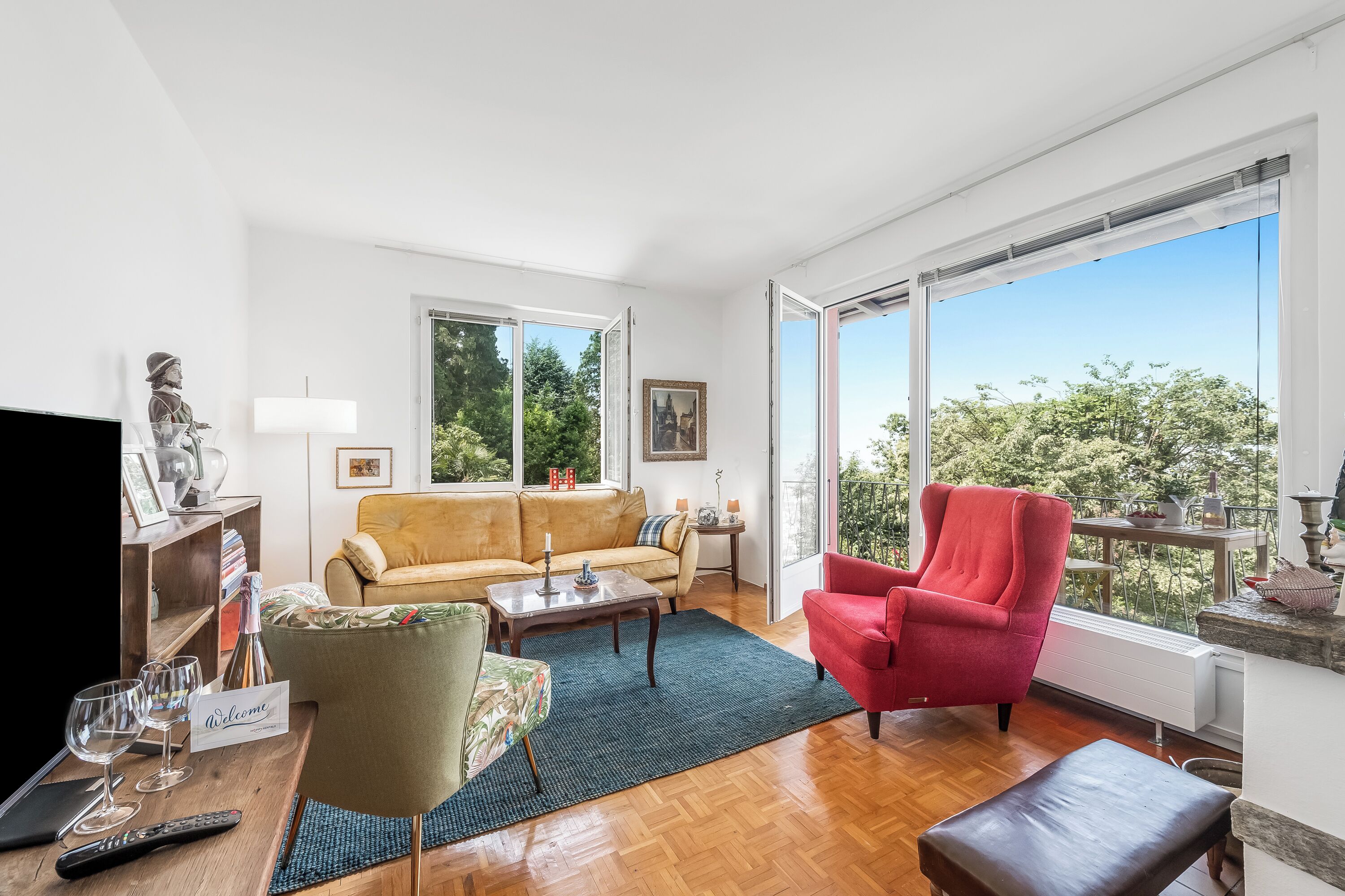 21-inch flat-screen TV with satellite channels, fireplace