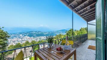 Khu ẩm thực ngoài trời