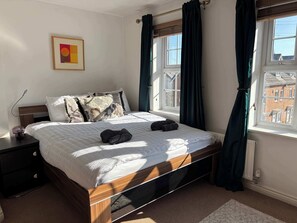 3 dormitoris, planxa i posts de planxar, wifi i roba de llit 