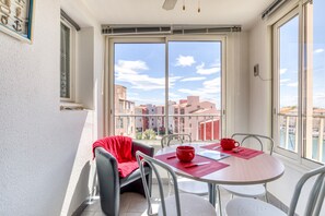 Dining - Cap d'Agde, renovated T1 with sea view, 100 m from the beach (Agde)