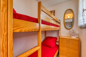 1 bedroom, iron/ironing board - Cap d'Agde, renovated T1 with sea view, 100 m from the beach (Agde)