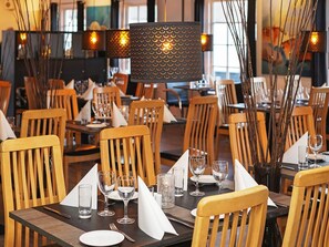 Apartment | Dining - 6 Person Holiday Home on a Holiday Park in Blokhus (Blokhus)