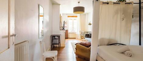 1 bedroom, desk, iron/ironing board, free WiFi