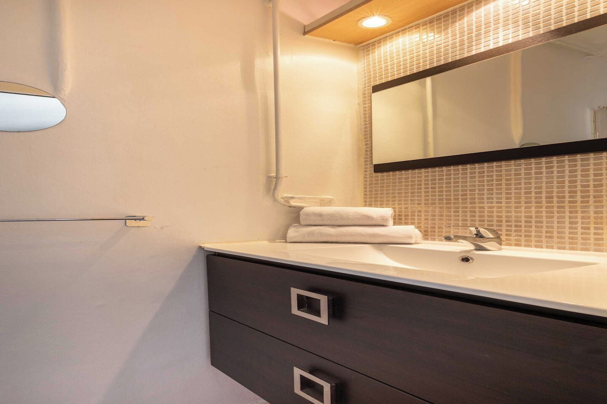 Ducha, secador de pelo, toallas