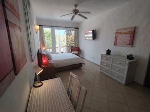 3 bedrooms, in-room safe, desk, iron/ironing board