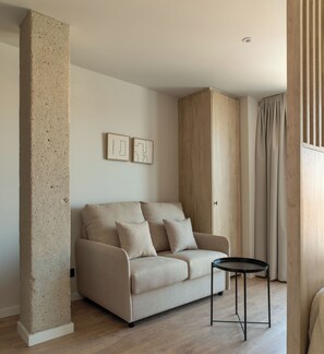 Studio, Balcony | Living area | 50-inch TV with cable channels