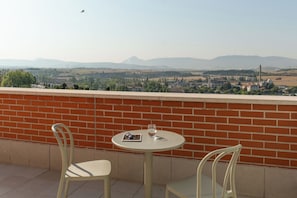 Estudio, balcón | Terraza o patio