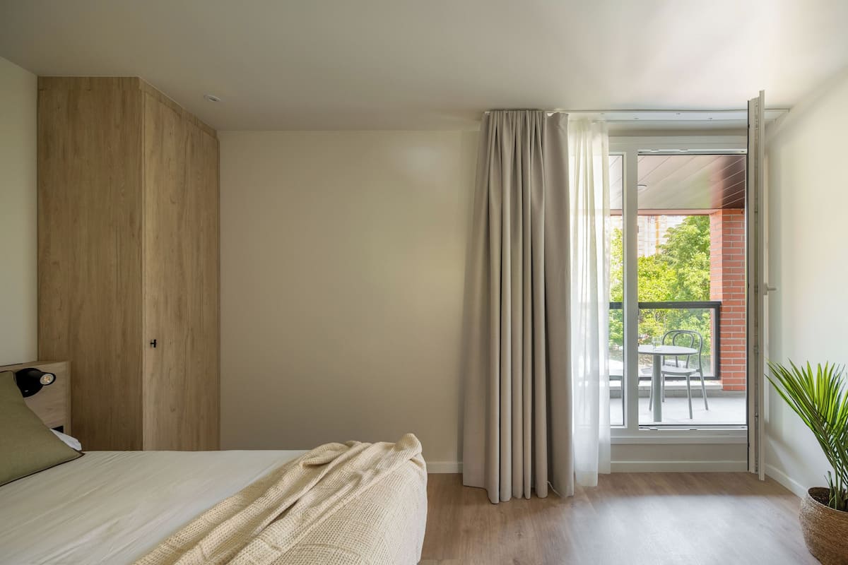 In-room safe, laptop workspace, blackout curtains, soundproofing