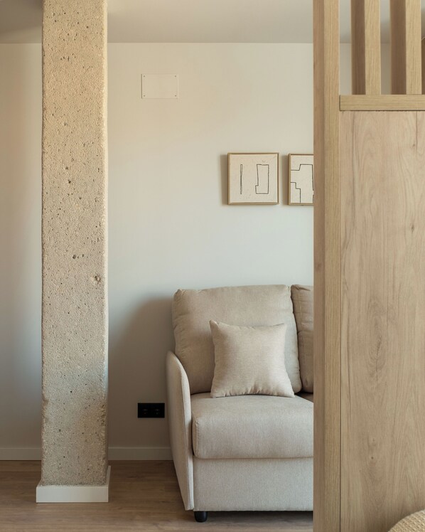 Studio, Balcony | Living area | 50-inch TV with cable channels