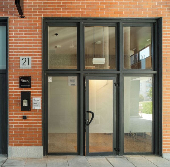 Pintu masuk properti
