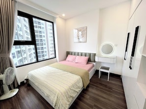 2 chambres, fer et planche à repasser, Wi-Fi, draps fournis