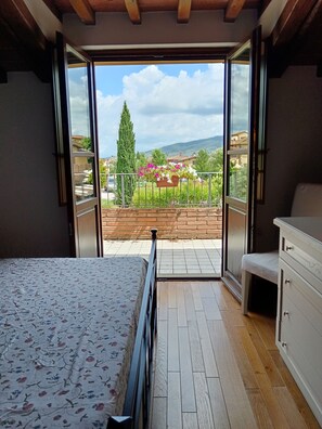 2 makuuhuonetta, silitysrauta/-lauta, ilmainen Wi-Fi, vuodevaatteet