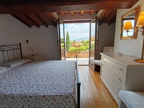 Ferros/tábuas de passar roupa, Wi-Fi de cortesia, roupa de cama