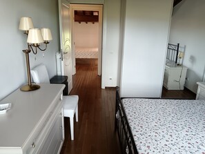 Bügeleisen/Bügelbrett, kostenloses WLAN, Bettwäsche
