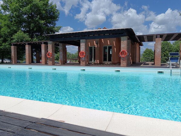 Outdoor pool - Debora's House, apartment in residence with shared pool (Toscana)