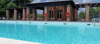 Debora's House, apartment in residence with shared pool