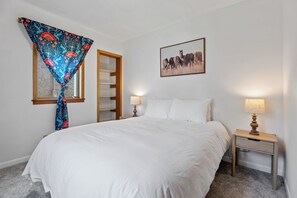 3 soverom, strykejern/-brett, reiseseng for barn og wi-fi (inkludert)