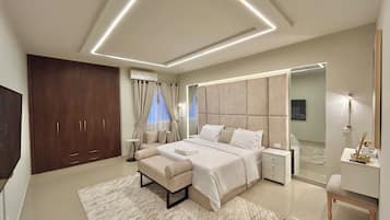 Apartament superior, vistes a la ciutat | Matalassos d'escuma viscoelàstica i caixa forta a l'habitació