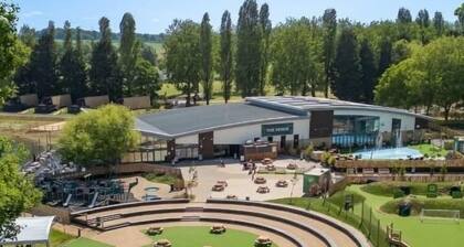Luxury lodge on the lake with attractions for adults and children