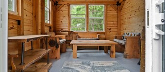 Lakefront Retreat & Back Yard Oasis