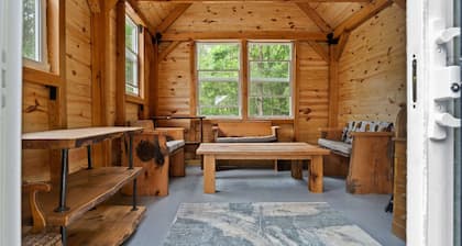 Lakefront Retreat & Back Yard Oasis