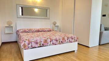 1 bedroom, iron/ironing board, bed sheets