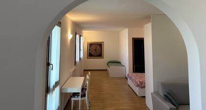 Finely furnished apartment in serviced area