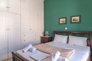 3 chambres, fer et planche à repasser, Wi-Fi, draps fournis