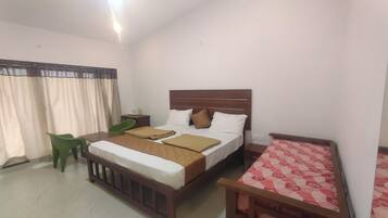8 bedrooms, iron/ironing board, WiFi