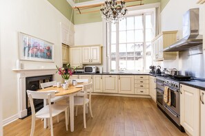 Private kitchen - 21 Montpellier House (Cheltenham)